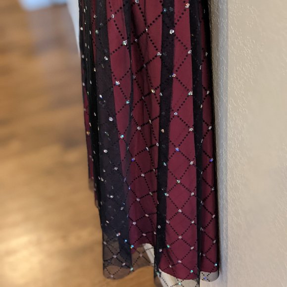 Dressy Evening Event Mid Calf Glittery - Picture 5 of 6